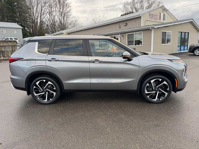 2023 Mitsubishi Outlander SE
