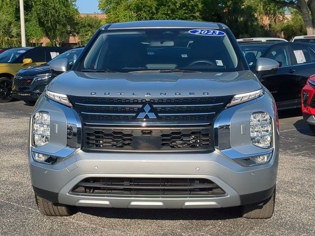 2023 Mitsubishi Outlander SE