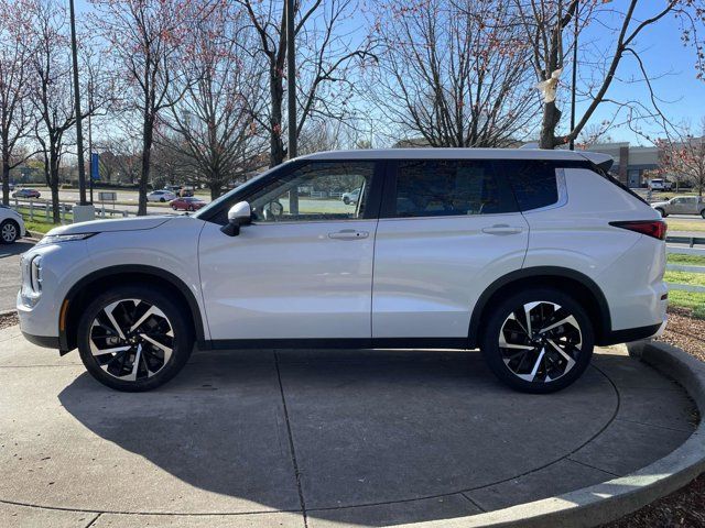 2023 Mitsubishi Outlander SE
