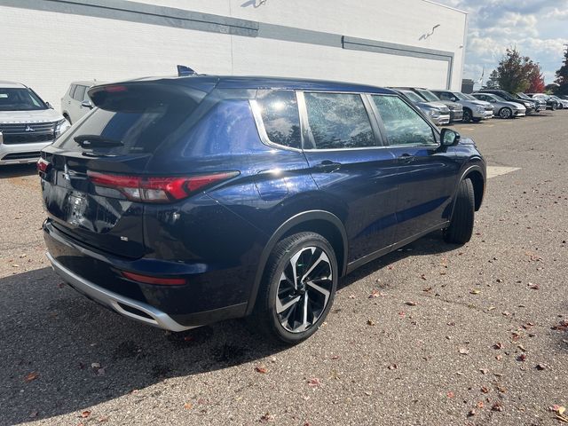 2023 Mitsubishi Outlander SE