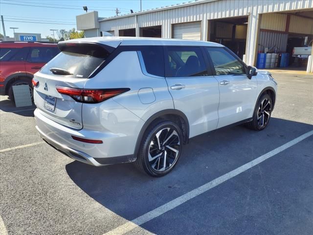 2023 Mitsubishi Outlander SE