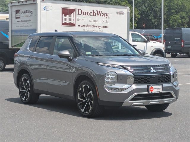 2023 Mitsubishi Outlander SE