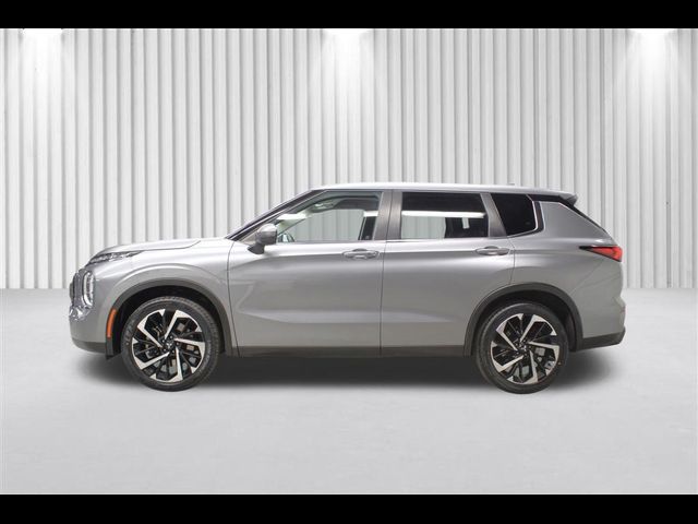 2023 Mitsubishi Outlander SE