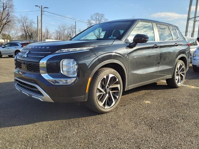 2023 Mitsubishi Outlander SE