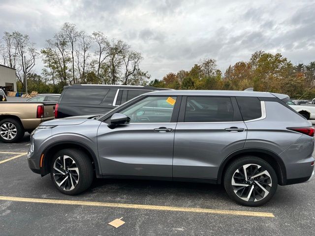 2023 Mitsubishi Outlander SE