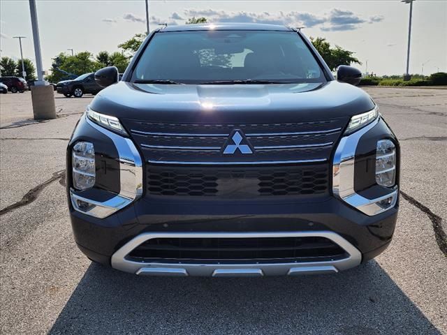 2023 Mitsubishi Outlander SE