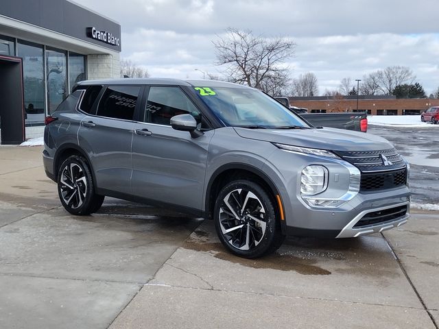 2023 Mitsubishi Outlander SE