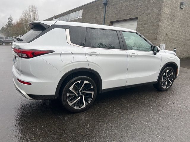 2023 Mitsubishi Outlander SE