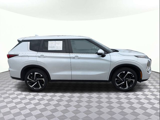 2023 Mitsubishi Outlander SE