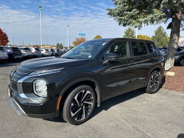 2023 Mitsubishi Outlander SE