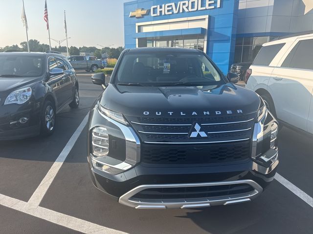 2023 Mitsubishi Outlander SE