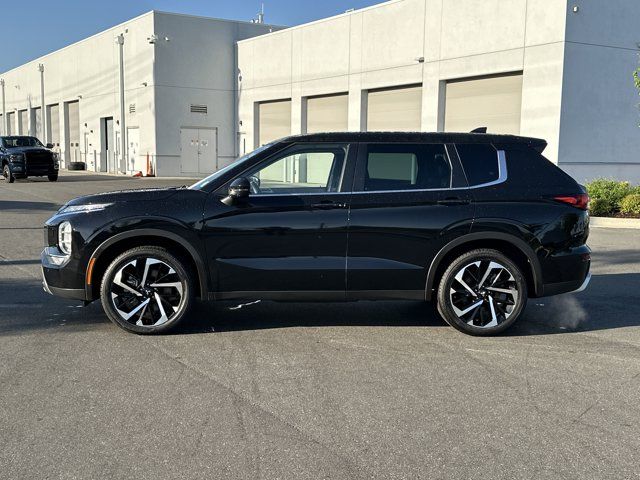 2023 Mitsubishi Outlander SE