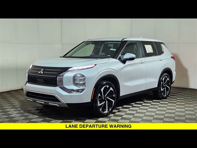 2023 Mitsubishi Outlander SE