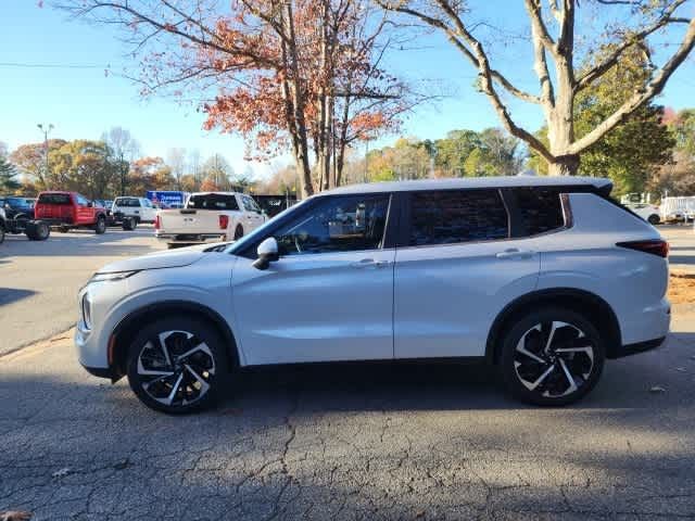 2023 Mitsubishi Outlander SE