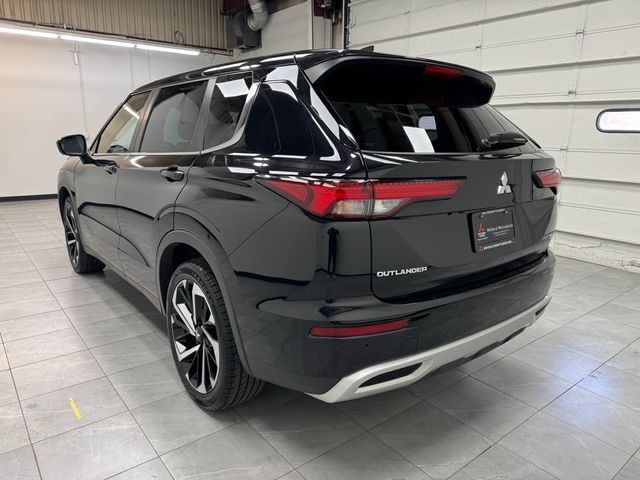 2023 Mitsubishi Outlander SE