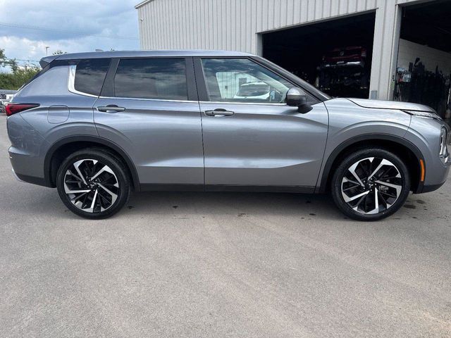 2023 Mitsubishi Outlander SE