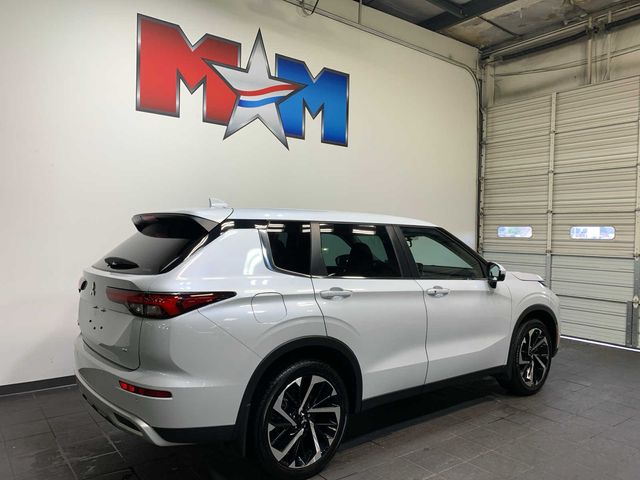 2023 Mitsubishi Outlander SE