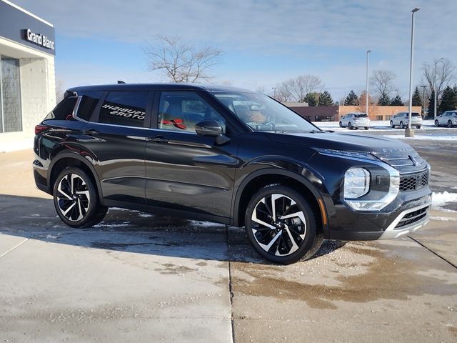 2023 Mitsubishi Outlander SE