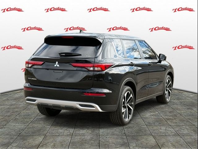 2023 Mitsubishi Outlander SE