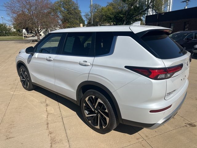 2023 Mitsubishi Outlander SE