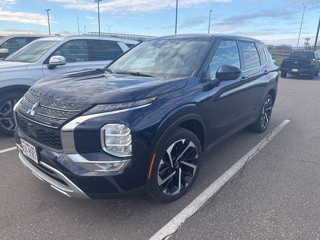 2023 Mitsubishi Outlander SE