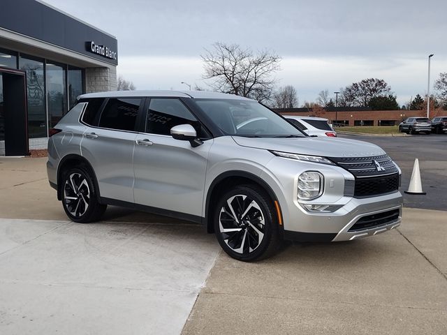 2023 Mitsubishi Outlander SE