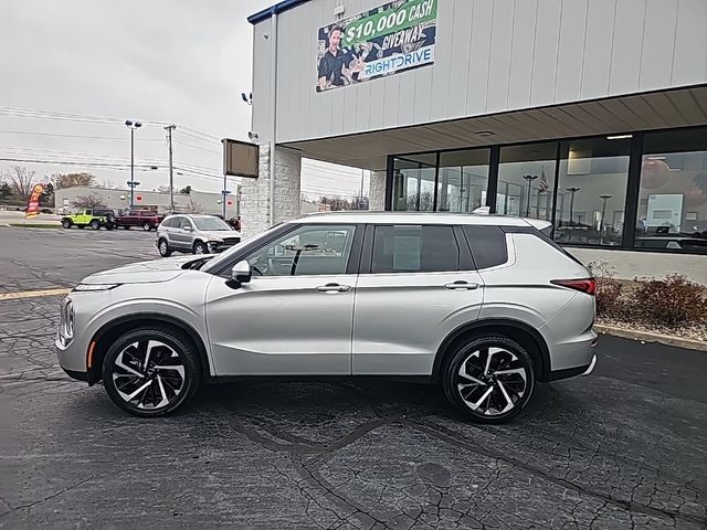 2023 Mitsubishi Outlander SE