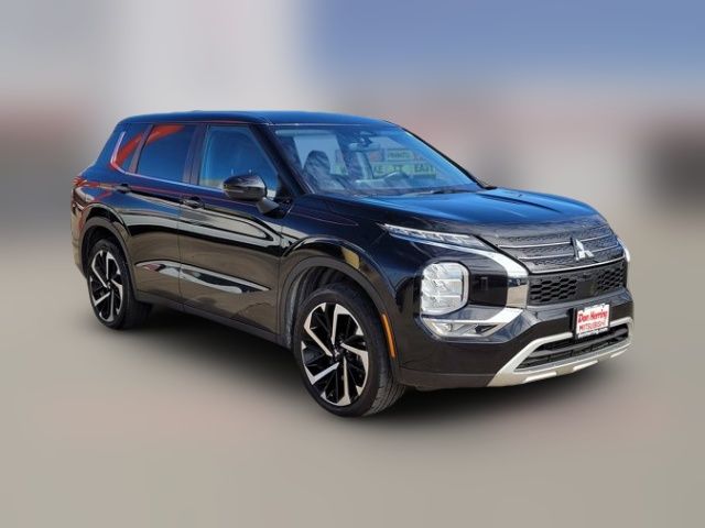 2023 Mitsubishi Outlander SE