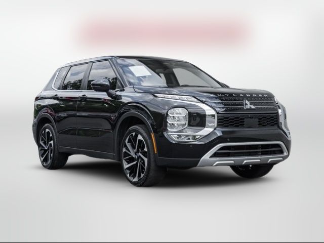 2023 Mitsubishi Outlander SE
