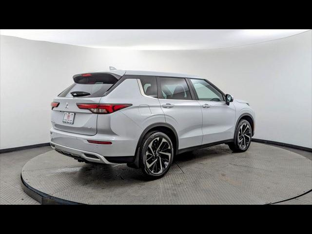 2023 Mitsubishi Outlander SE