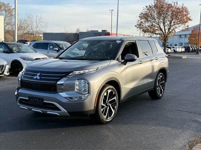 2023 Mitsubishi Outlander SE