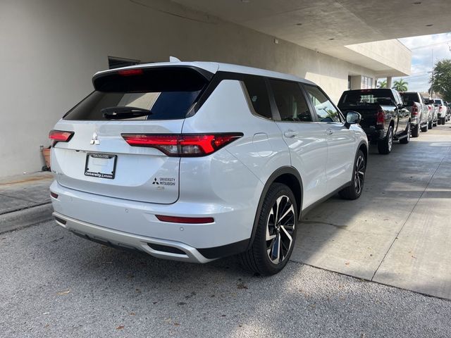 2023 Mitsubishi Outlander SE