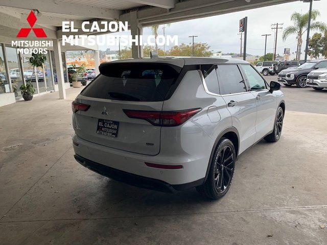 2023 Mitsubishi Outlander SE Black Edition