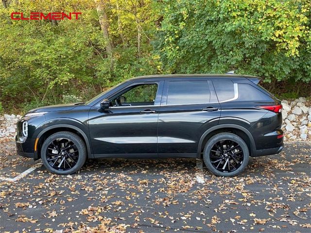 2023 Mitsubishi Outlander SE Black Edition