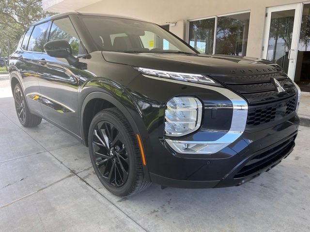 2023 Mitsubishi Outlander SE Black Edition