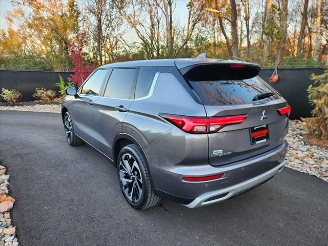 2023 Mitsubishi Outlander SE