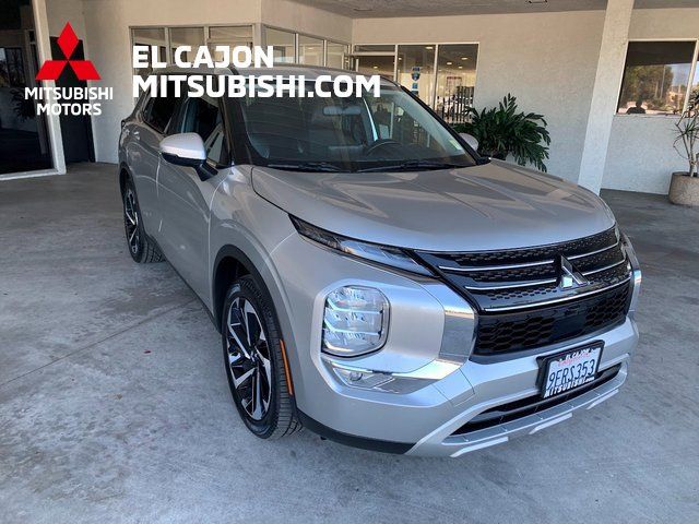 2023 Mitsubishi Outlander SE