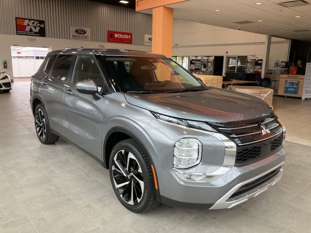 2023 Mitsubishi Outlander SE Special Edition