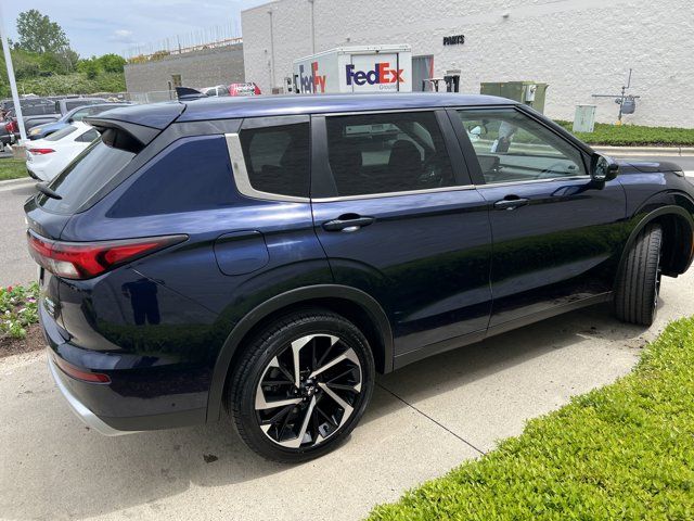 2023 Mitsubishi Outlander SE Special Edition