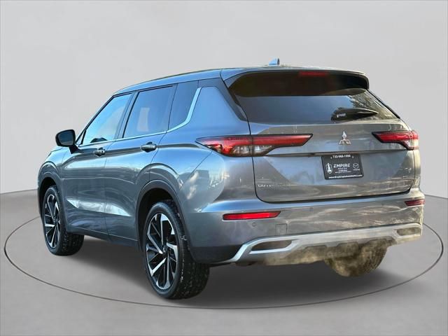 2023 Mitsubishi Outlander SE