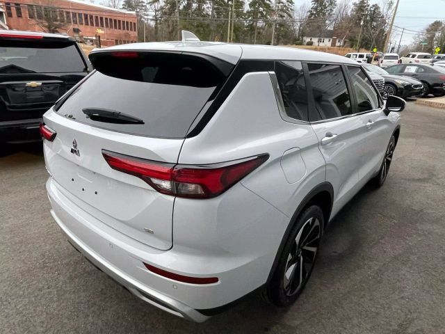 2023 Mitsubishi Outlander SE