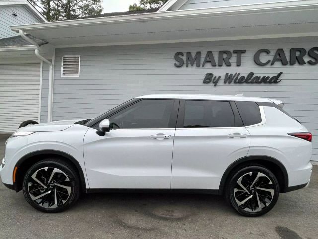 2023 Mitsubishi Outlander SE