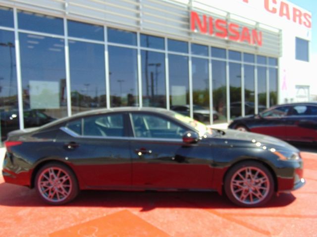 2023 Nissan Altima 2.0 SR