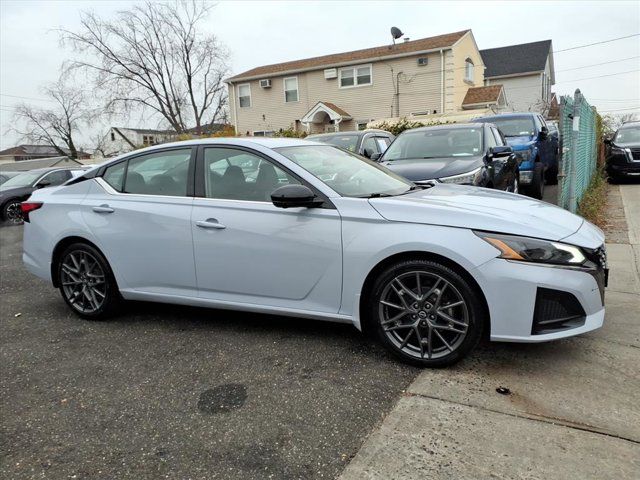 2023 Nissan Altima 2.0 SR