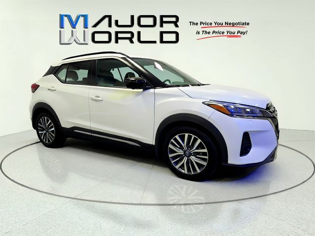 2023 Nissan Kicks SR