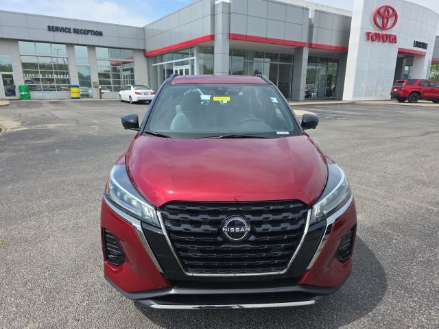 2023 Nissan Kicks SR