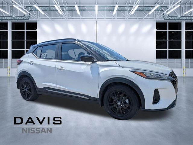 2023 Nissan Kicks SR