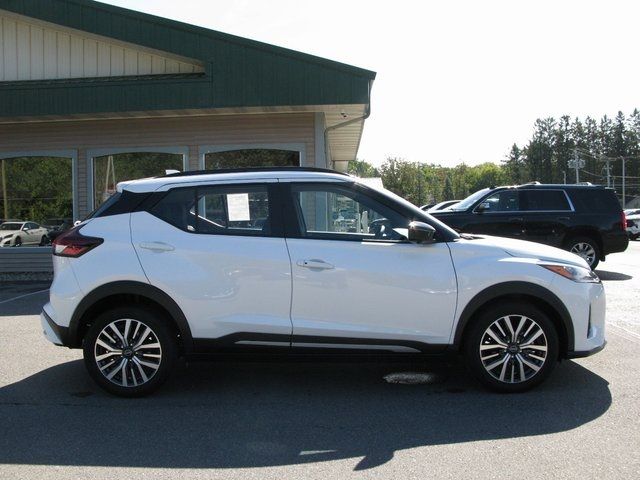 2023 Nissan Kicks SR