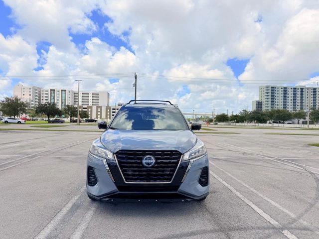 2023 Nissan Kicks SR