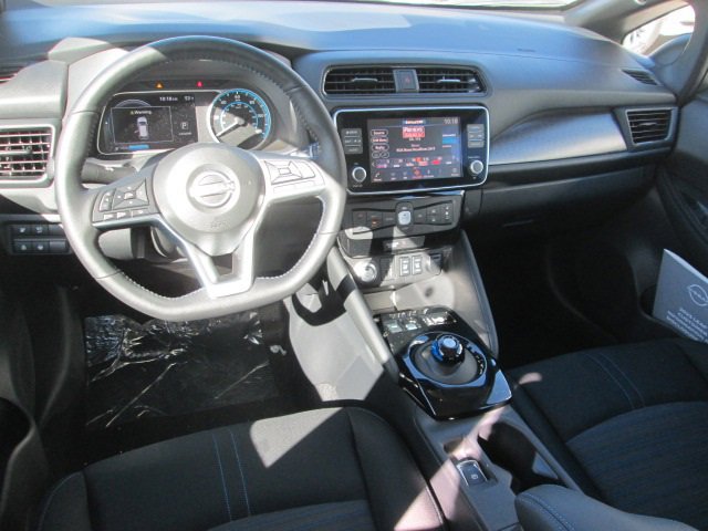 Vehicle image 11 of 16